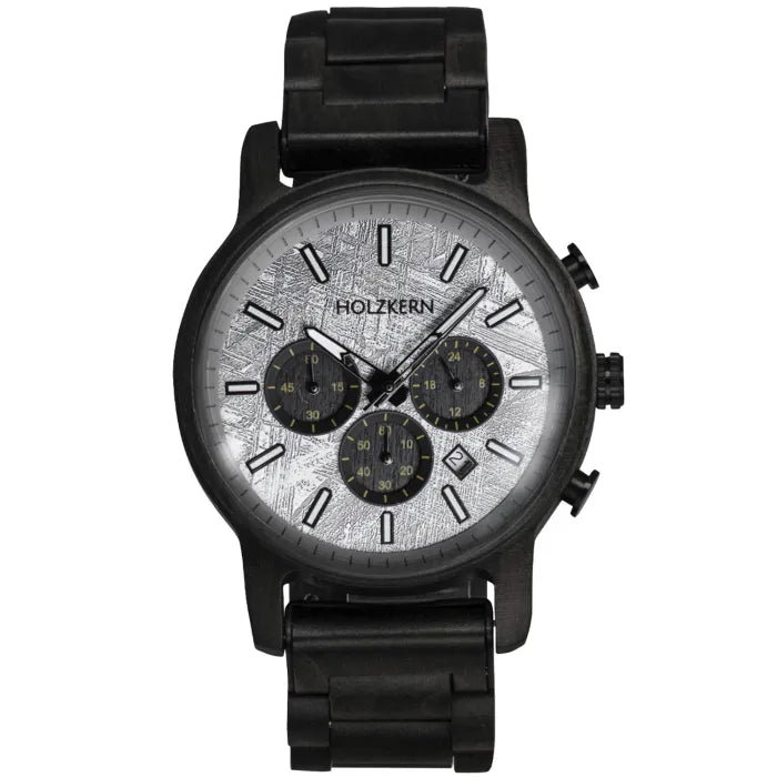 Holzkern Herrenuhr: schwarzes Holzgehäuse, Quarz-Chronograph, silbernes Zifferblatt, Unteranzeigen