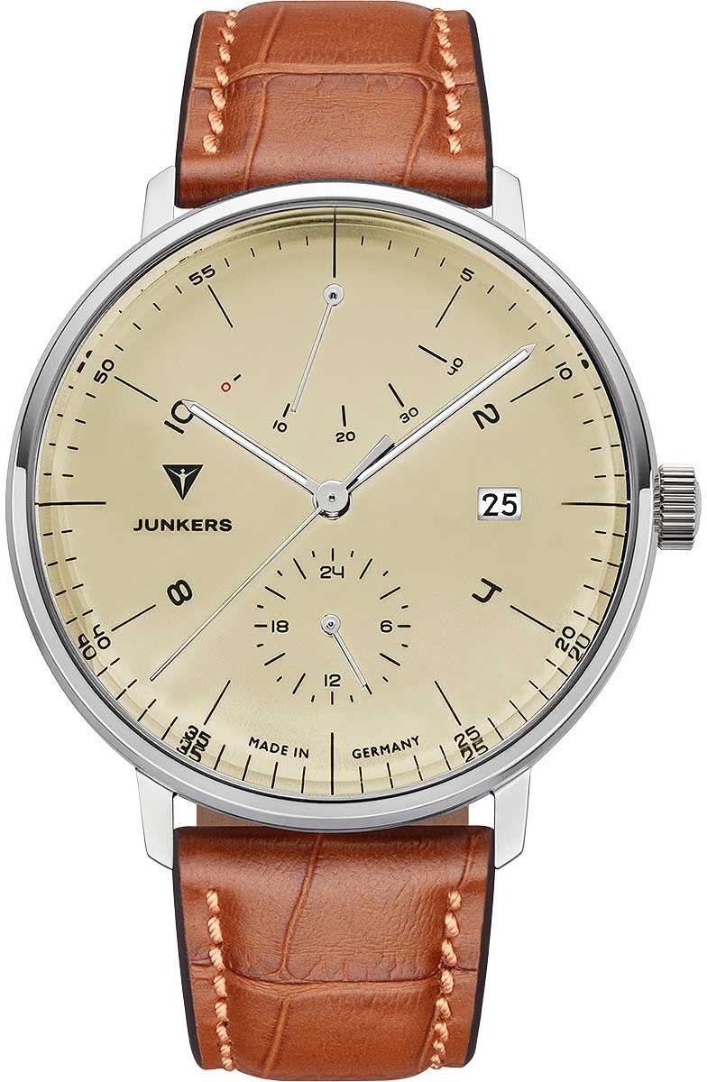 Junkers Herrenuhr mit braunem Lederarmband, rundem silberfarbenem Gehäuse und beigem Zifferblatt.