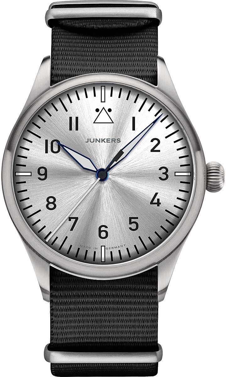 Junkers Herrenuhr mit silbernem Gehäuse, schwarzem Textilband und hellem Zifferblatt