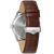 Montre homme en vue de côté : bracelet en cuir marron avec boucle argentée, boîtier rond