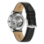 Fond de montre homme : bracelet en cuir noir, boîtier argenté avec vue sur le mouvement