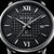 Montre homme : cadran noir avec index romains et guichet date à 28