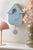 Horloge murale style coucou, forme de maison bleu clair avec aiguilles et balancier