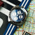 Montre chronographe pour homme avec cadran bleu, poussoirs chrono et bracelet