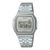 Casio Vintage Armbanduhr in Schrägansicht, silbernes Edelstahlarmband, digitales Display