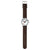 Ansicht der Herrenuhr am zusammengelegten Armband: braunes Band mit Lochreihe, rundes Ziffernblatt