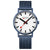 Mondaine Armbanduhr mit blauem Mesh-Armband, rundem weißem Zifferblatt und roter Sekunde