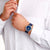 Mondaine Herrenuhr am Handgelenk mit blauem Zifferblatt und blauem Textilarmband