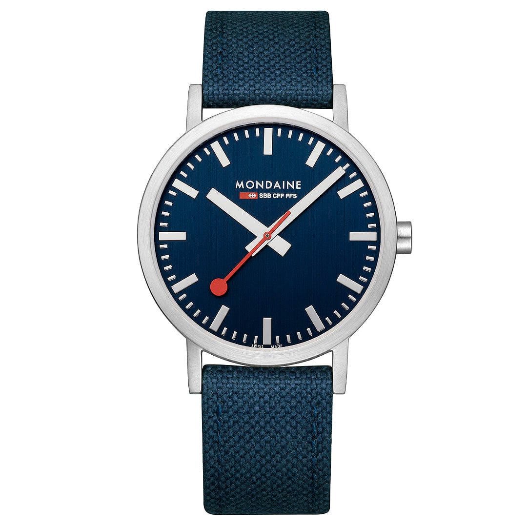 Mondaine Herrenuhr mit blauem Zifferblatt, roter Sekundenzeiger und blauem Textilarmband