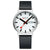 Herrenuhr mit schwarzem Lederarmband und weißem Zifferblatt, Datum „SAT“ bei 3