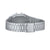 Montre Casio avec boucle, maillons métalliques argentés et extrémité de bracelet gravée.