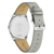 Montre bracelet pour femme avec bracelet en cuir gris, boîtier argenté et boucle visible.