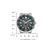 Montre bracelet pour homme avec cadran vert et bracelet en acier, vue de face.