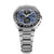 Montre pour homme avec cadran bleu, compteurs et bracelet en acier inoxydable.