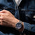 Montre Promaster pour homme au poignet avec cadran bleu et bracelet en acier inoxydable
