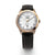 Montre homme avec bracelet en cuir noir, lunette dorée et cadran clair