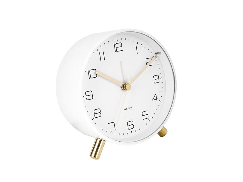 Réveil analogique blanc avec socle et cadran dorés, forme ronde