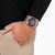 Herrenuhr am Handgelenk, Edelstahlarmband und schwarzes Zifferblatt