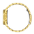 Montre pour homme dorée, vue de côté avec bracelet à maillons et poussoirs
