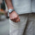 Montre Citizen pour homme portée sur le côté du poignet : boîtier argenté avec boutons et bracelet