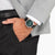 Montre Citizen pour homme au poignet avec cadran vert foncé et bracelet en cuir noir