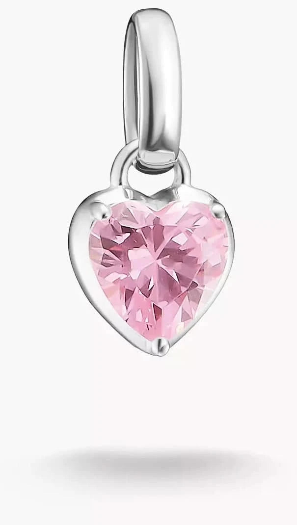Pendentif cœur argenté avec cristal rose au centre, monté sur une bélière