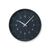 Runde Wanduhr mit dunkelblauem Zifferblatt und goldfarbenen Zeigern, klare Ziffern