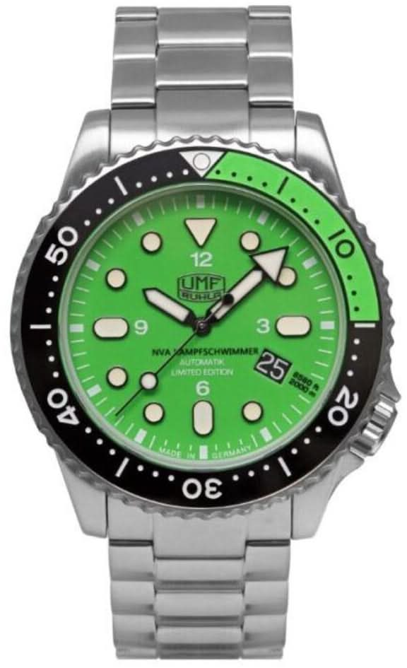 Montre homme avec bracelet en métal argenté, cadran vert et lunette noire