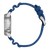 Armbanduhr seitlich: blaues Silikonarmband, Edelstahlgehäuse mit Krone
