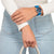 Montre Citizen Promaster pour femme au poignet avec bracelet en silicone bleu et cadran bleu