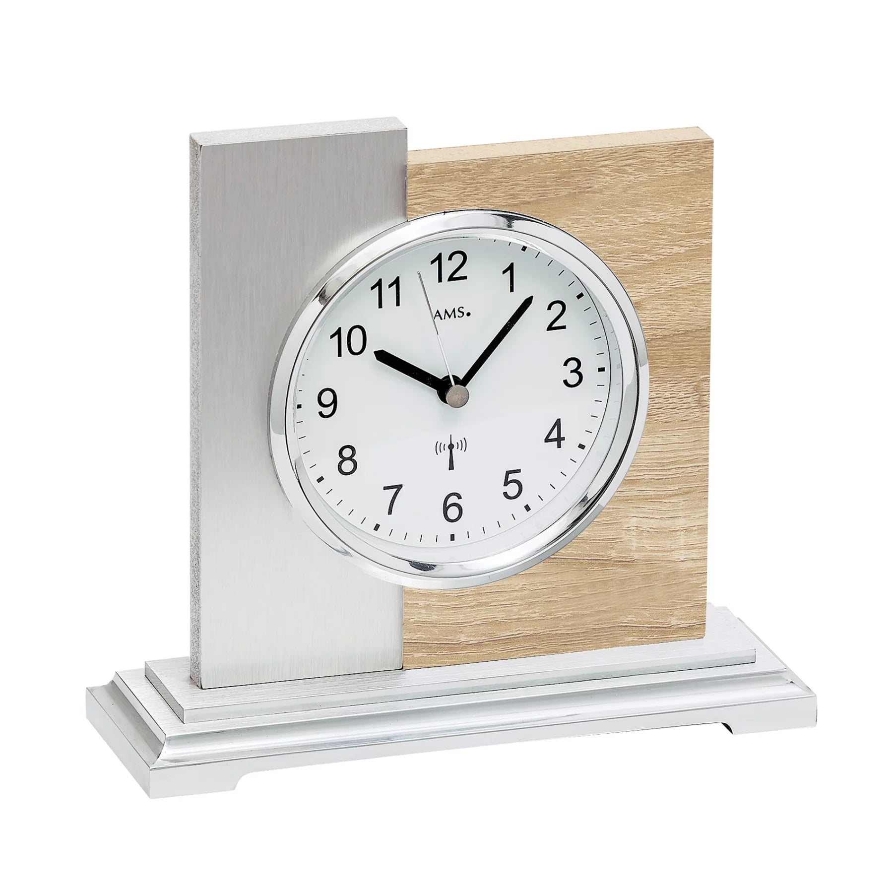 Horloge de table avec cadran rond, échelle blanche, aiguilles noires et boîtier en bois