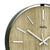 Cadran de montre murale aspect bois avec inscription AMS et aiguilles blanches