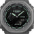 G-Shock Armbanduhr Nahaufnahme: schwarzes Zifferblatt, grüne Markierungen, analoge Zeiger