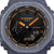 G-Shock Herrenuhr Nahansicht: schwarzes Zifferblatt mit orangefarbenen Indizes und Digitalanzeige