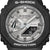 Nahaufnahme G-Shock Uhrwerk-Design: silbernes Zifferblatt, schwarze Akzente, eingelassene Displays.