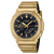 Goldfarbene G-SHOCK Armbanduhr frontal: schwarzes Zifferblatt, Metallband.