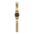 Goldfarbene G-SHOCK Armbanduhr im Seitenprofil mit schwarzem Zifferblatt.
