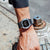 Casio G-Shock Herrenuhr am Handgelenk mit schwarzem Resinband und invertiertem LCD-Display