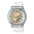 Casio G-Shock Damenuhr: silbernes Gehäuse, goldfarbenes Zifferblatt, weißes Bio-Harz-Armband