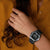Damen Casio G-Shock Uhr am Handgelenk mit schwarzem Armband und digitalem Ziffern-Display