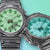 Detailansicht zweier Casio G-Shock Uhren: transparentes Band, grünes Ana-Digi Zifferblatt