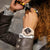 Montre G-Shock pour femme avec bracelet beige et cadran sombre au poignet