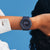Montre Casio G-Shock pour femme au poignet, cadran rond bleu foncé, bracelet en silicone