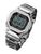 Herrenarmbanduhr mit silbernem Metallgehäuse, digitalem Display und seitlicher Ansicht