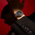 Casio G-Shock Herrenuhr am Handgelenk mit schwarzem Ziffernblatt und Metallarmband