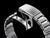 Casio G-Shock Herrenuhr Ansicht von oben: silberfarbenes Gehäuse mit Metallgliederarmband