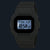Herrenarmbanduhr Casio G-SHOCK dunkel mit beleuchtetem Digitaldisplay bei Nacht