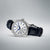 Herrenarmbanduhr mit blauem Lederarmband, silbernem Gehäuse und weißem Zifferblatt