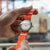 Montre pour homme sur bracelet textile orange, cadran blanc rond
