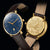 Montre homme comparée : cadran bleu avec bracelet en cuir marron et fond doré